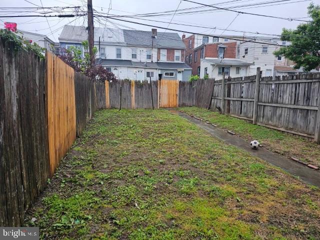 view of yard with a residential view