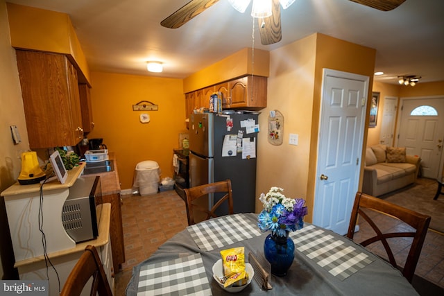 2880 Middletown Rd, Waldorf, MD 20603 - dining area with ceiling fan