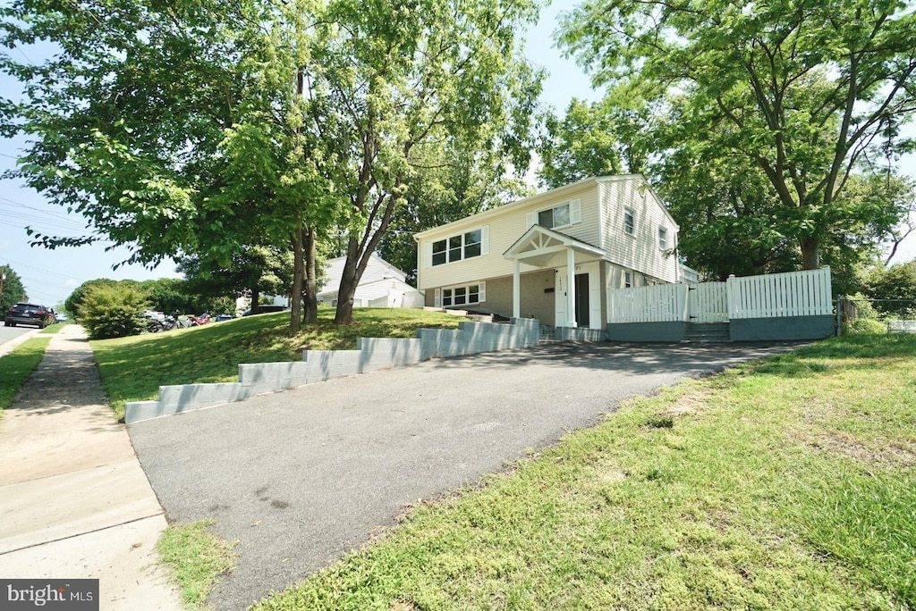 14313 Randall Dr, Woodbridge, VA 22191 - colonial house featuring asphalt driveway and a front lawn