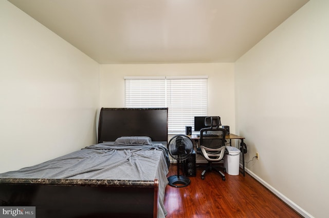 1533 Meadowview Dr, Pottstown, PA 19464 - bedroom featuring wood finished floors, baseboards, and a desk