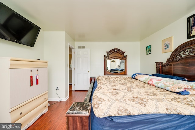 1533 Meadowview Dr, Pottstown, PA 19464 - bedroom with wood finished floors and baseboards