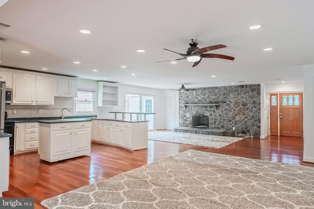 5923 Westridge Ct, Alexandria, VA 22310 - kitchen with light wood-style floors, a ceiling fan, white cabinets, decorative backsplash, and recessed lighting
