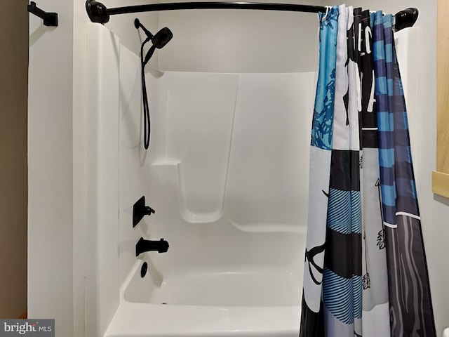 966 Fork Run Trl, Mc Henry, MD 21541 - bathroom with shower / bathtub combination with curtain
