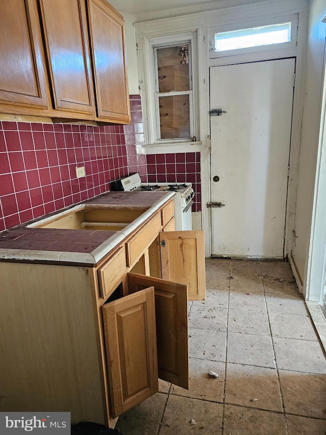 kitchen with gas range gas stove and backsplash