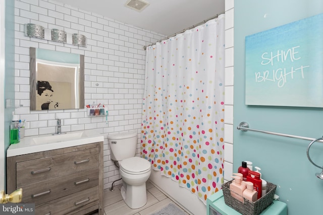 14 Barclay Ct, Bordentown, NJ 08505 - bathroom featuring tile walls, toilet, vanity, and shower / bath combo