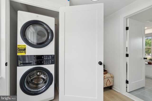 214 Dillard Ct, Front Royal, VA 22630 - laundry area with stacked washer and clothes dryer, baseboards, and wood finished floors