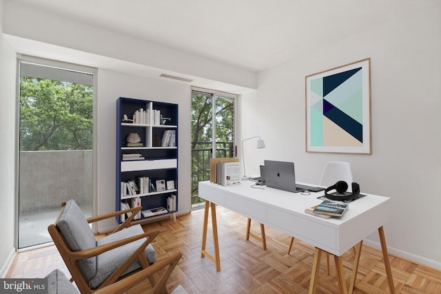 700 7th St SW Unit 507, Washington, DC 20024 - office featuring baseboards