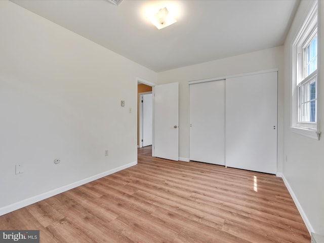 719 Loblolly Ln, Reading, PA 19607 - unfurnished bedroom featuring light wood-style floors, baseboards, and a closet