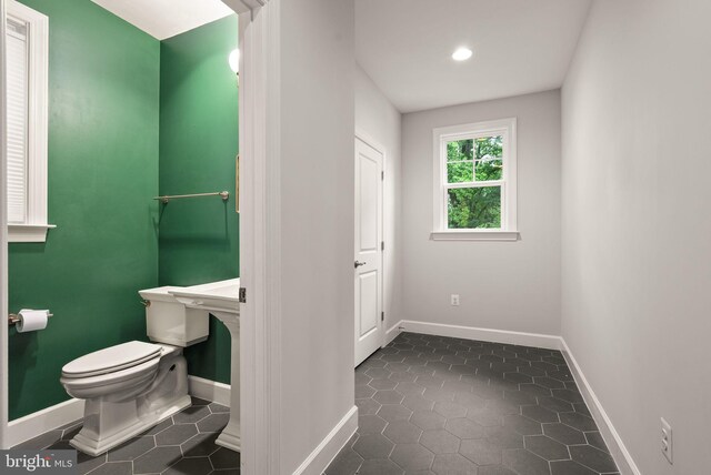 7101 27th Rd N, Arlington, VA 22213 - half bathroom featuring toilet, baseboards, recessed lighting, and tile patterned flooring