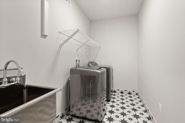 7101 27th Rd N, Arlington, VA 22213 - washroom featuring light floors and washing machine and dryer
