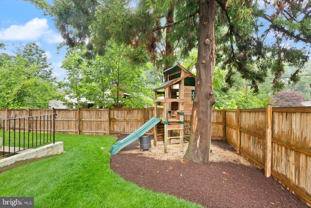 7101 27th Rd N, Arlington, VA 22213 - view of play area