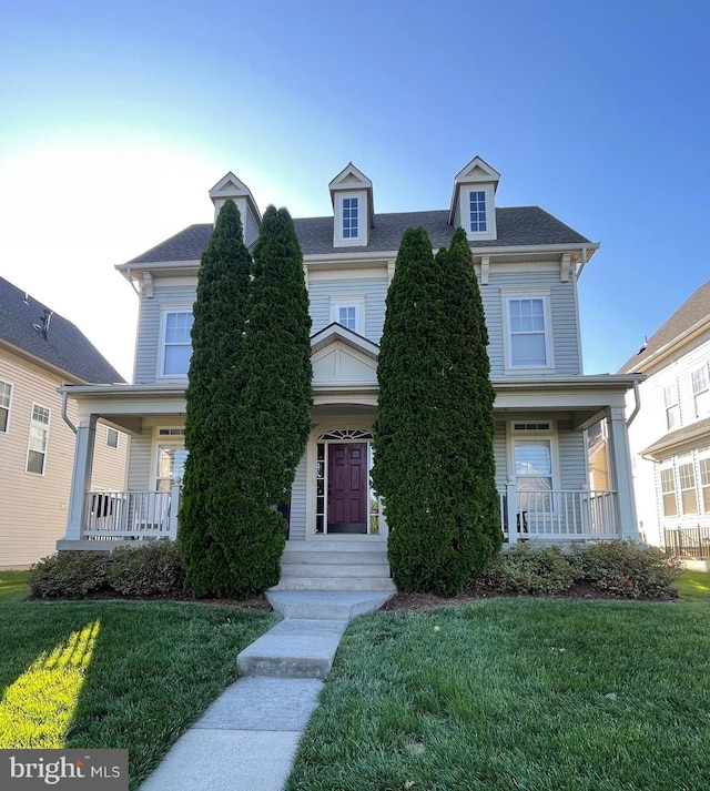 view of front of property featuring a front lawn and covered porch