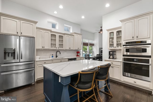 25146 Mineral Springs Cir, Aldie, VA 20105 - kitchen featuring stainless steel appliances, a sink, dark wood-style flooring, ceiling fan, and recessed lighting