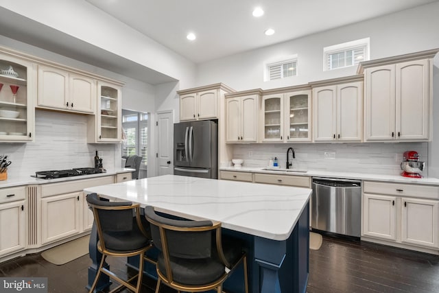 25146 Mineral Springs Cir, Aldie, VA 20105 - kitchen with stainless steel appliances, a sink, tasteful backsplash, recessed lighting, and a center island