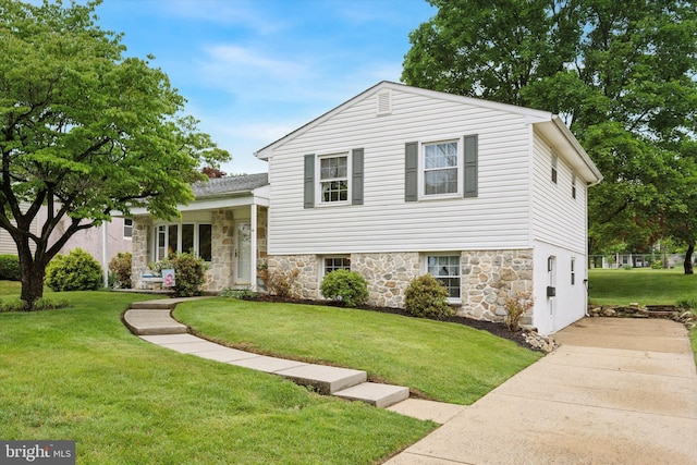 10 Mccarthy Ave, Langhorne, PA 19047 - tri-level home with stone siding and a front yard