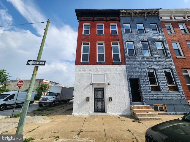 1000 E Preston St, Baltimore, MD 21202 - view of property with entry steps