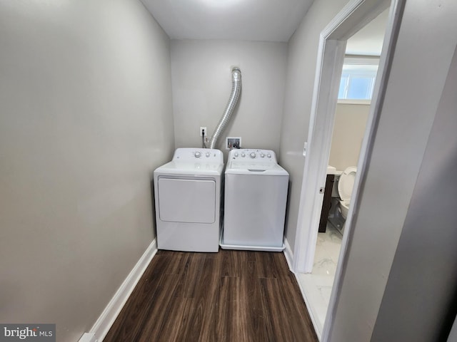 1000 E Preston St, Baltimore, MD 21202 - clothes washing area featuring washer and clothes dryer, baseboards, and wood finished floors