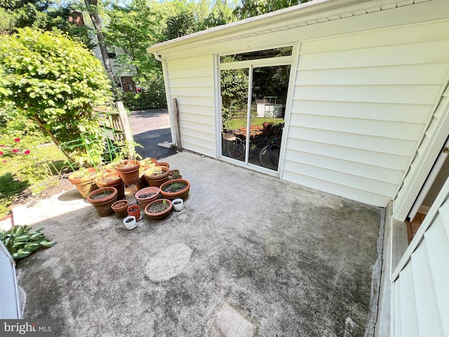 1027 Hart Rd, Baltimore, MD 21286 - view of patio