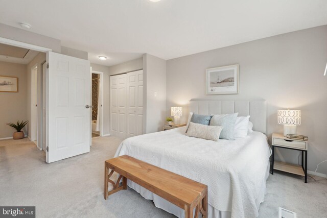6842 Heatherway Ct, Alexandria, VA 22315 - bedroom featuring light carpet, baseboards, and a closet