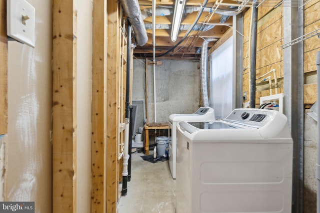 6842 Heatherway Ct, Alexandria, VA 22315 - laundry room with washer and clothes dryer