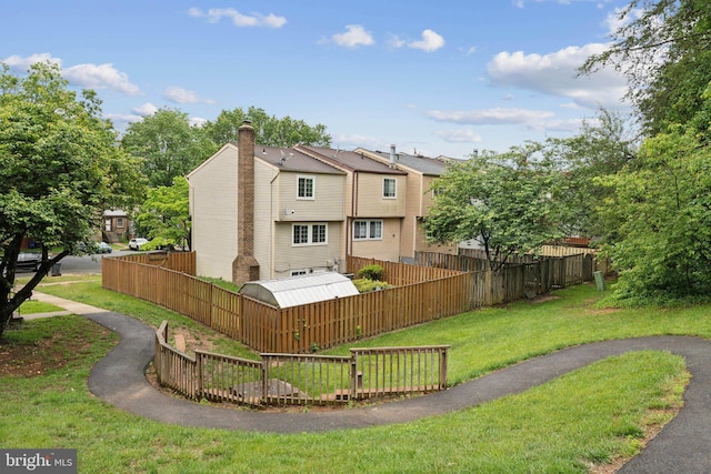 6842 Heatherway Ct, Alexandria, VA 22315 - back of property with a chimney