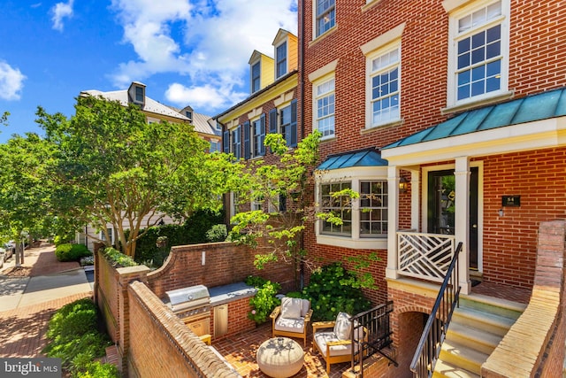 54 Wolfe St, Alexandria, VA 22314 - view of patio / terrace