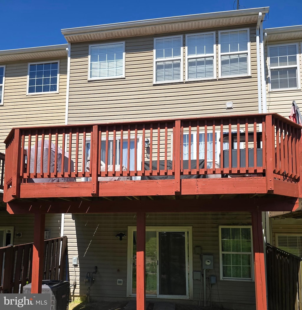 142 Arla Ct, Stafford, VA 22554 - rear view of house featuring a wooden deck