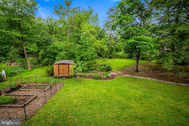 1602 S Rolling Rd, Halethorpe, MD 21227 - view of green lawn featuring a vegetable garden