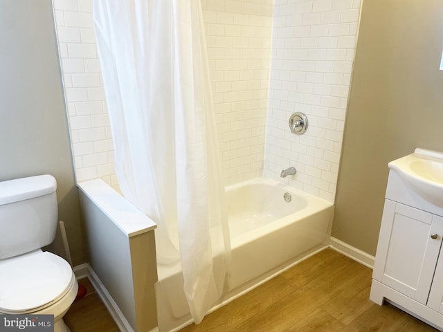 978 N 45th St, Philadelphia, PA 19104 - bathroom featuring wood finished floors, shower / tub combo with curtain, toilet, vanity, and baseboards