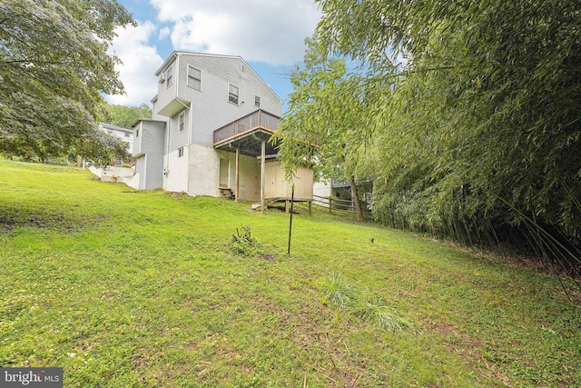 228 Balligomingo Rd, Conshohocken, PA 19428 - back of house featuring a wooden deck and a yard