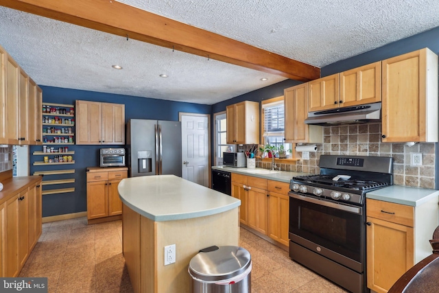 228 Balligomingo Rd, Conshohocken, PA 19428 - kitchen with stainless steel appliances, under cabinet range hood, a sink, decorative backsplash, and a textured ceiling