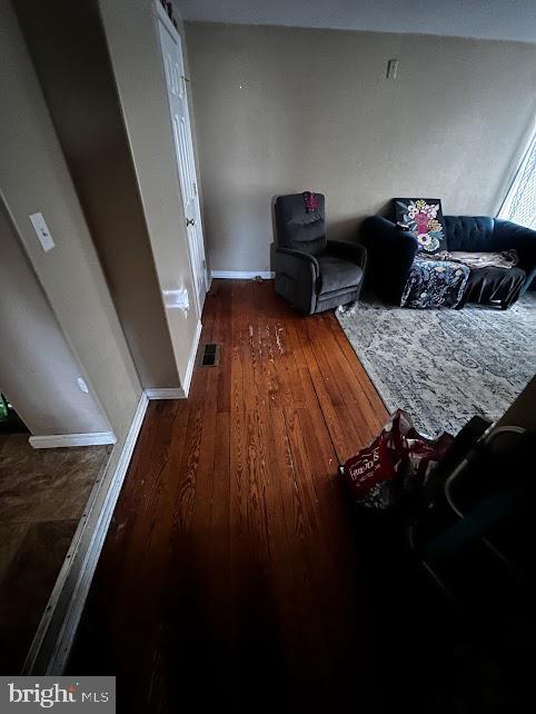 316 E Camden Wyoming Ave, Camden, DE 19934 - living area featuring wood finished floors and baseboards