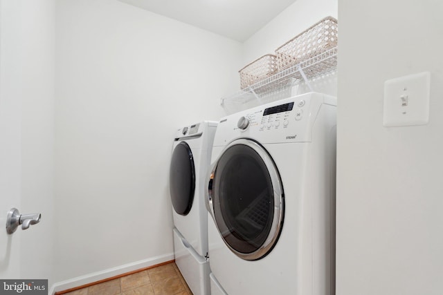 42322 Rising Moon Pl, Brambleton, VA 20148 - laundry room featuring washing machine and clothes dryer and baseboards