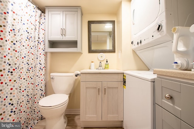 618 Chapelgate Dr, Odenton, MD 21113 - full bath featuring stacked washer / drying machine, vanity, toilet, curtained shower, and wood finished floors