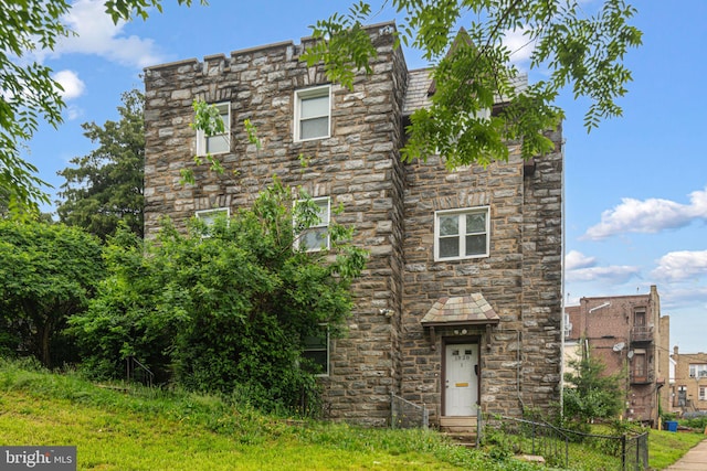 1826 N 52nd St, Philadelphia, PA 19131 - view of front facade with stone siding