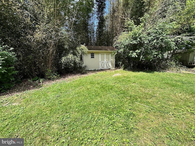 215 Bridge Rd, Upper Chichester, PA 19061 - view of green lawn featuring a storage shed and an outdoor structure