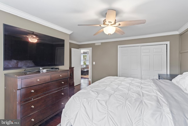 602 Tallowood Ln, Mount Laurel, NJ 08054 - bedroom with crown molding, a closet, ceiling fan, and dark wood-style floors