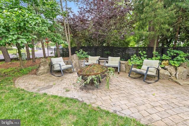 602 Tallowood Ln, Mount Laurel, NJ 08054 - fenced backyard with a patio and outdoor lounge area