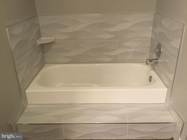 7709 Gromwell Ct, Springfield, VA 22152 - full bathroom featuring a tub to relax in