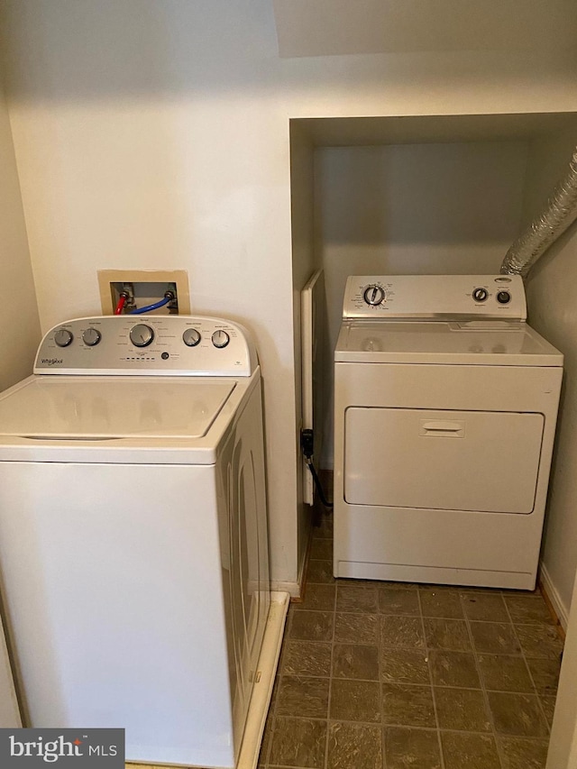 12625 Kempston Ln, Woodbridge, VA 22192 - laundry room featuring independent washer and dryer and baseboards