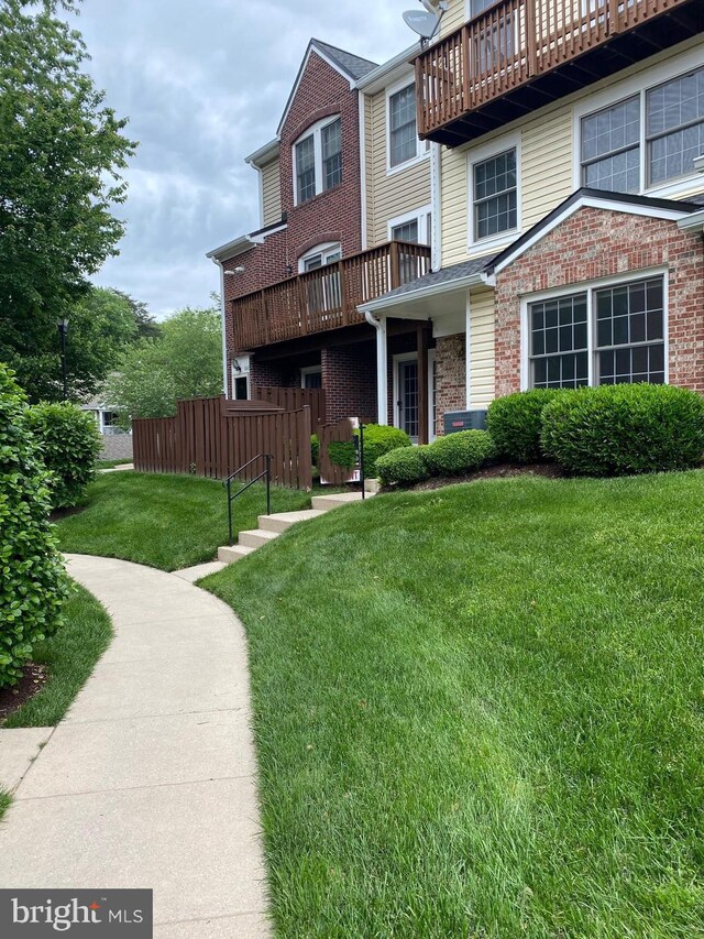 12625 Kempston Ln, Woodbridge, VA 22192 - exterior space with a lawn