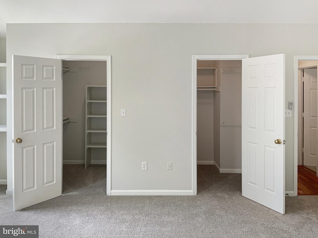 15346 Bevanwood Dr, Woodbridge, VA 22193 - unfurnished bedroom featuring a walk in closet, carpet floors, a closet, and baseboards