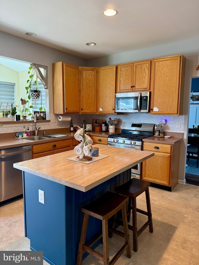 510 Hugh Cir, Townsend, DE 19734 - kitchen with stainless steel appliances, a kitchen bar, wooden counters, a sink, and backsplash