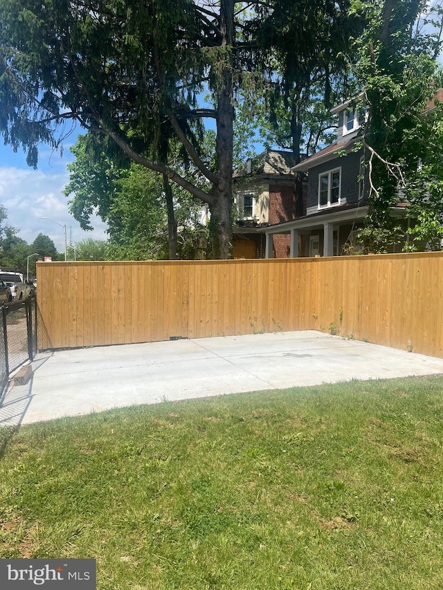 3958 Oakford Ave, Baltimore, MD 21215 - view of yard featuring a patio