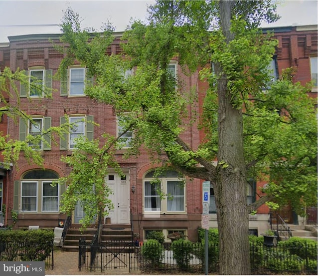 333 E Union St, Burlington, NJ 08016 - view of front of home featuring brick siding, a fenced front yard, and entry steps