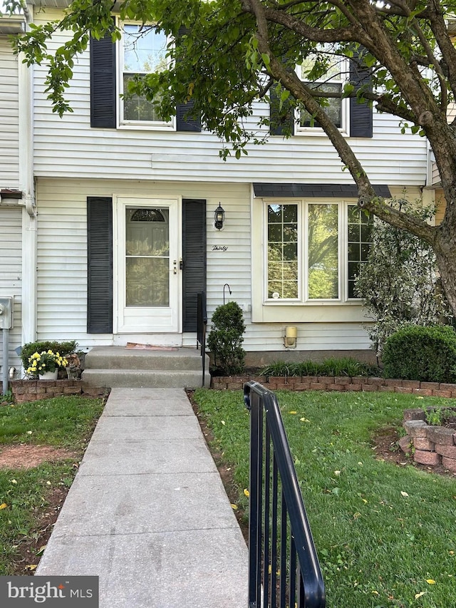 30 Towns Ct, Baltimore, MD 21237 - property entrance featuring a yard