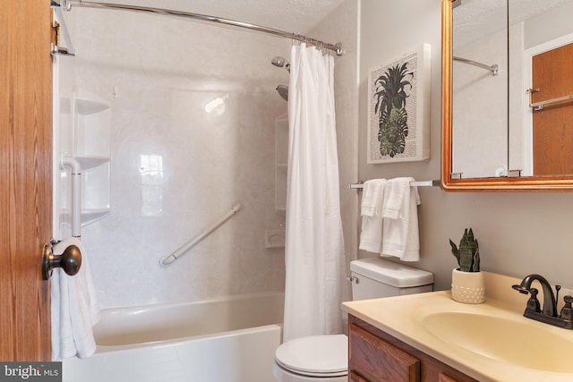30 Towns Ct, Baltimore, MD 21237 - full bath with shower / bath combo with shower curtain, toilet, vanity, and a textured ceiling