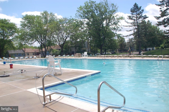 404 Franklin Ct, North Wales, PA 19454 - community pool with a patio