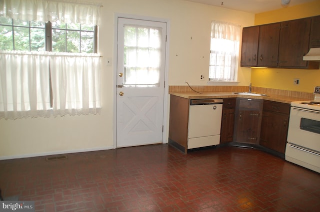 404 Franklin Ct, North Wales, PA 19454 - kitchen featuring white appliances, custom range hood, light countertops, a sink, and brick patterned floors