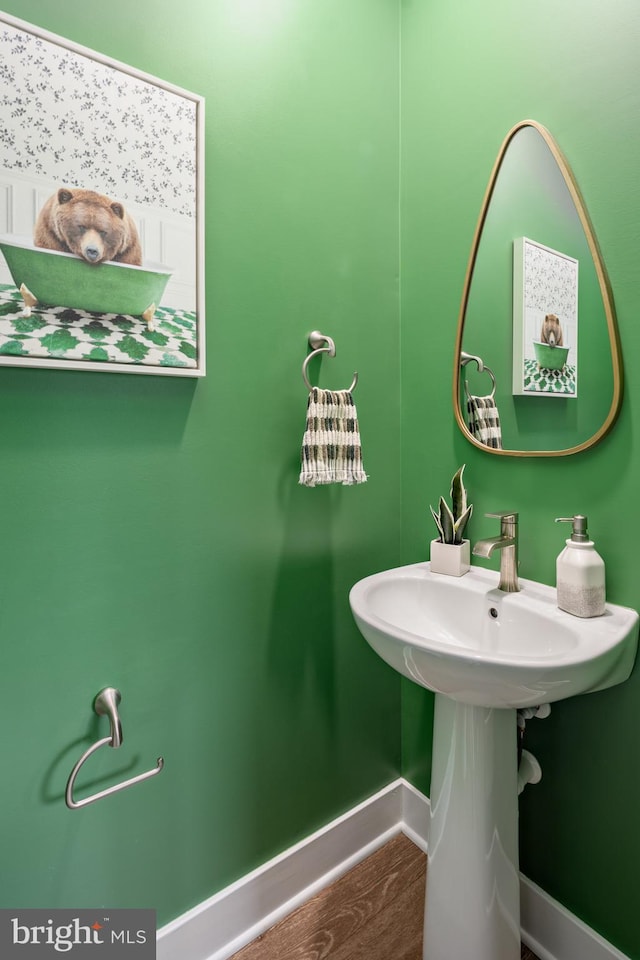 bathroom with baseboards